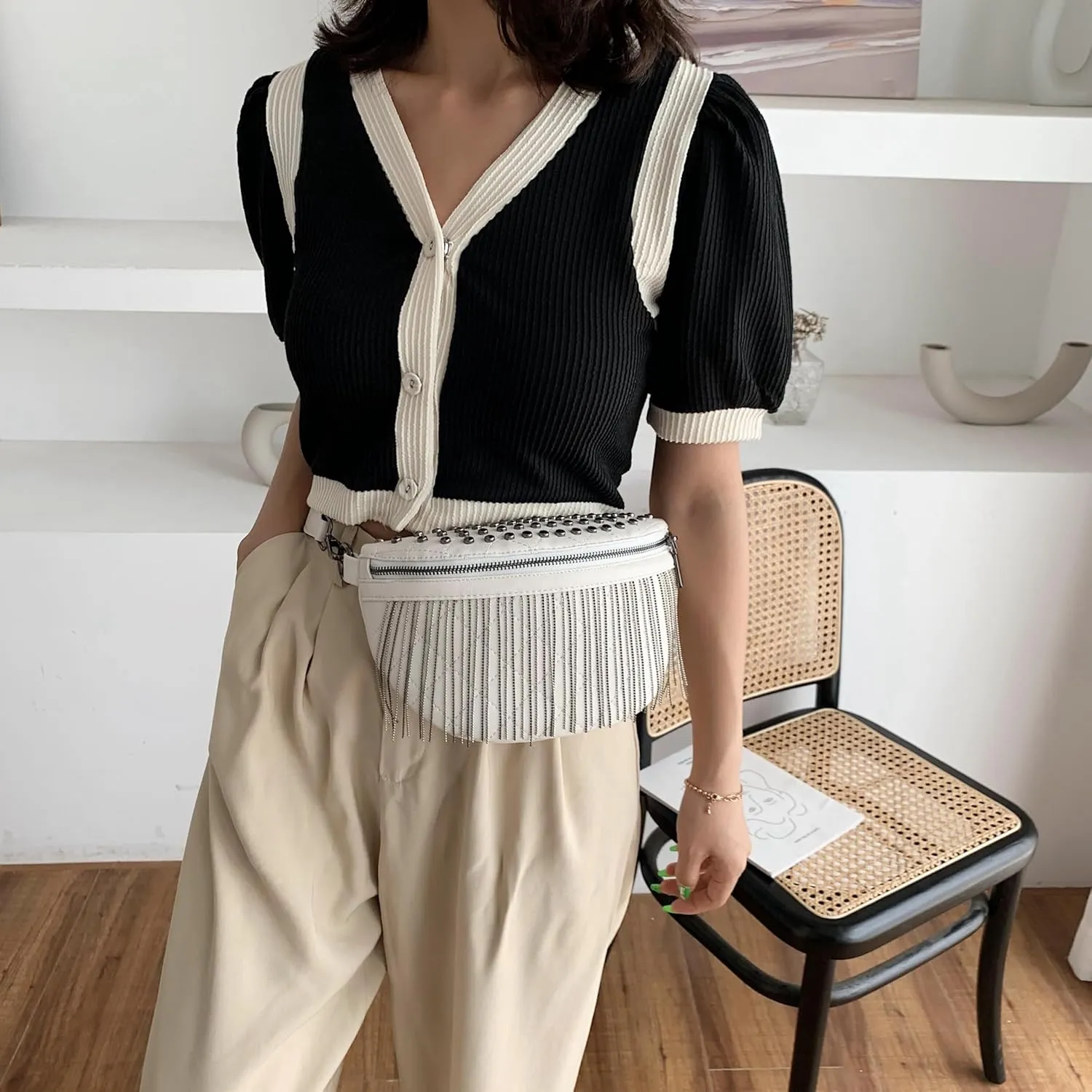 Aiqudou Fanny Pack Chest Bag Crossbody Purse for Women - Women's Leather Waist Bag with Chain Strap, Belt Bag Travel Pouch