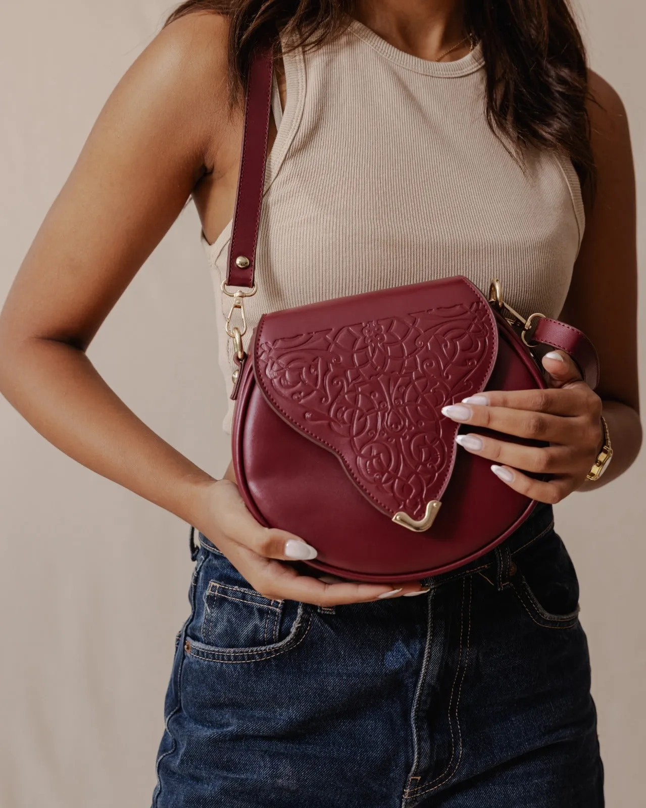 Intaglio CrossBag Burgundy